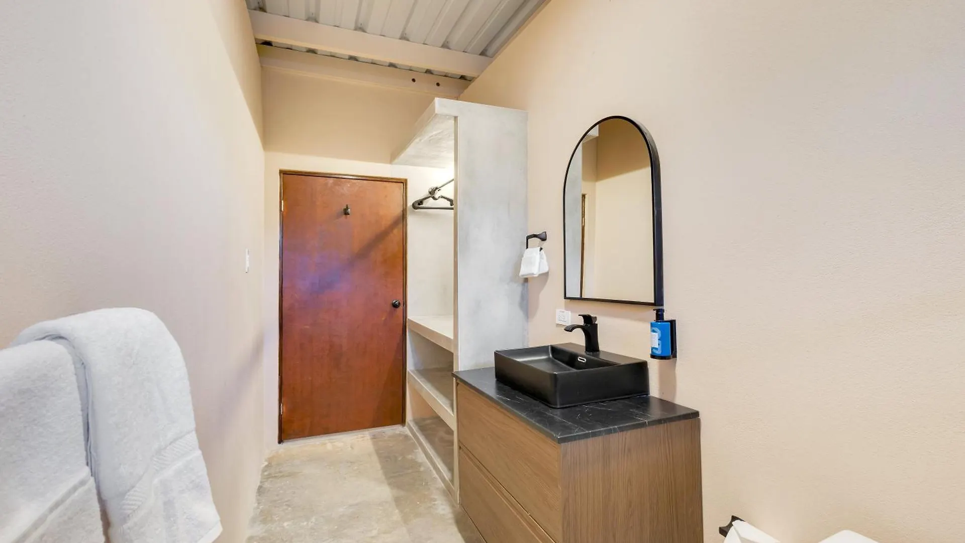 Aguadilla Surf Lodge Aguacate Apartmanhotel